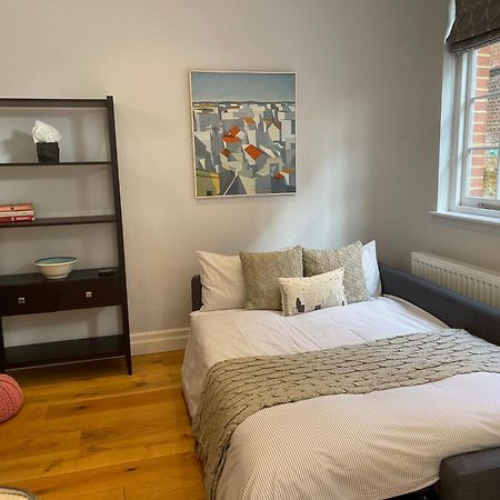 Charming & Cosy Town Centre Home With Parking Guildford Exteriör bild