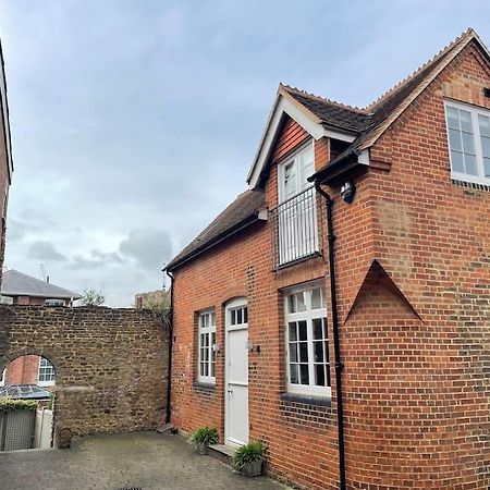 Charming & Cosy Town Centre Home With Parking Guildford Exteriör bild