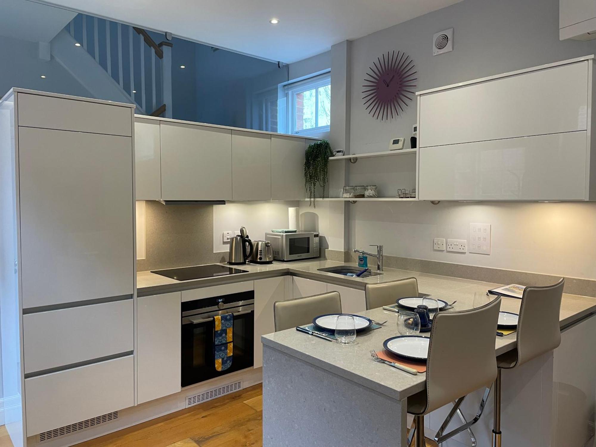 Charming & Cosy Town Centre Home With Parking Guildford Exteriör bild