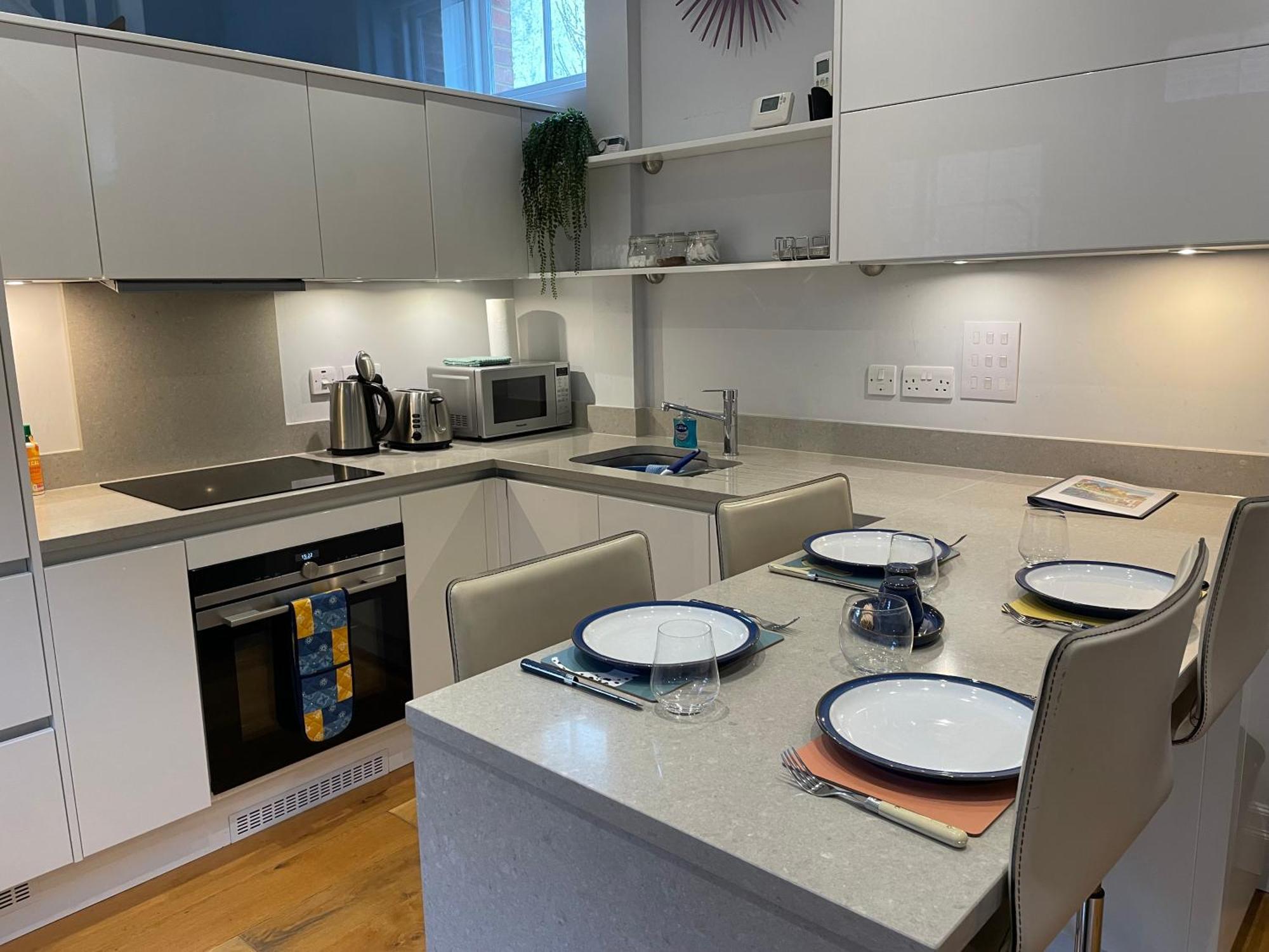 Charming & Cosy Town Centre Home With Parking Guildford Exteriör bild