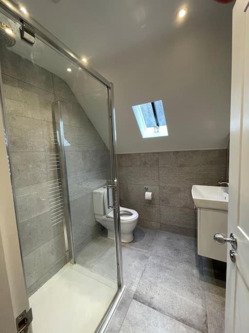 Charming & Cosy Town Centre Home With Parking Guildford Exteriör bild