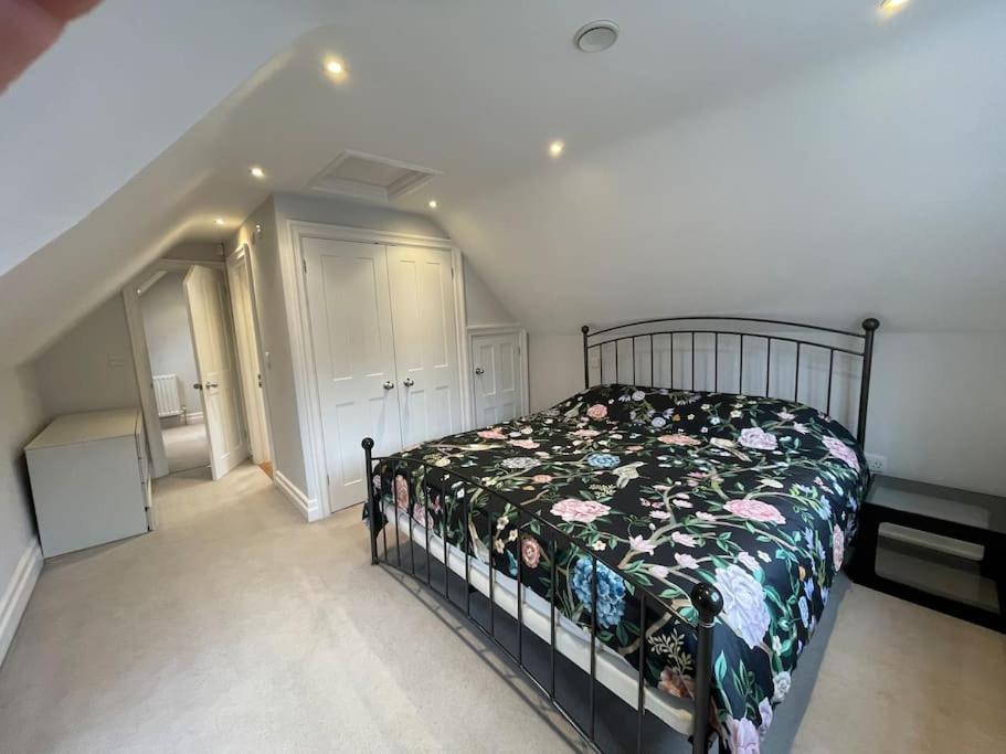 Charming & Cosy Town Centre Home With Parking Guildford Exteriör bild